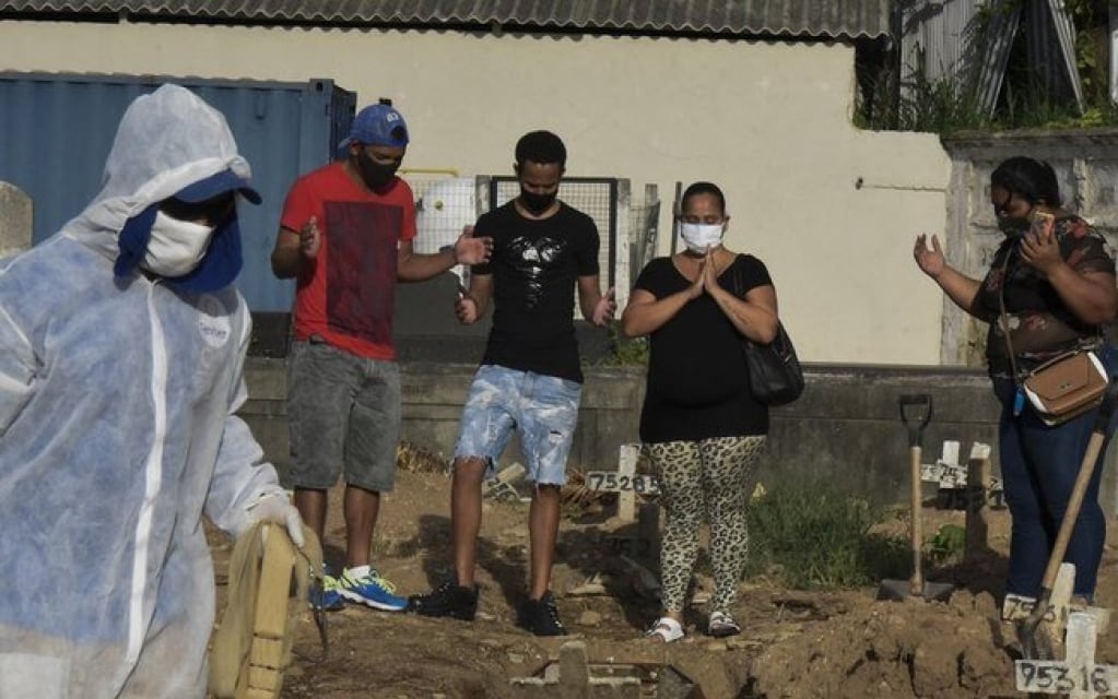 Brasil tem em 1 dia mais mortes por Covid do que 133 países em 1 ano de pandemia