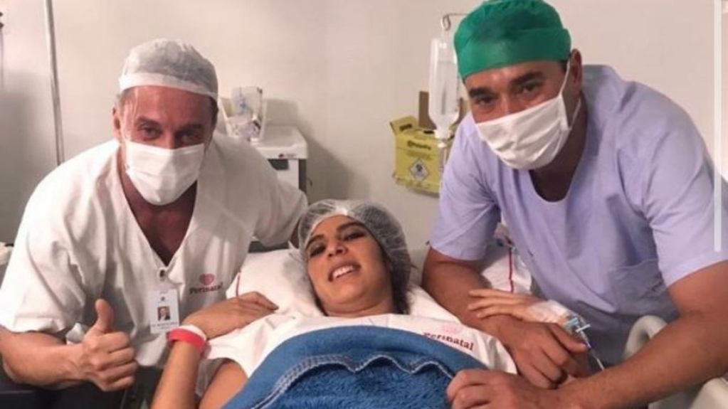 André Rizek fala sobre o nascimento dos filhos com Andréia Sadi: "São gigantes"