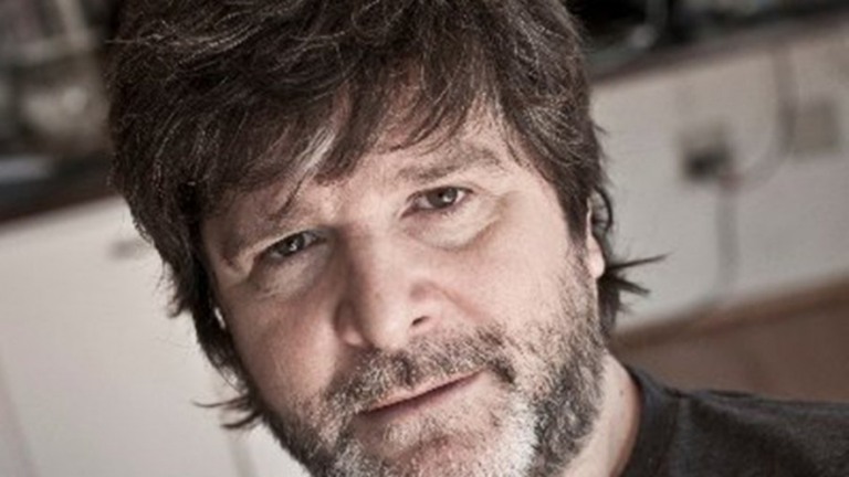 "Acorda, Brasil! O país está afundando!", diz Marcelo Rubens Paiva no Twitter