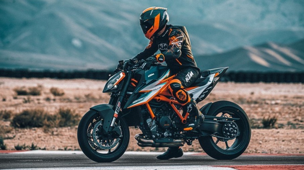 KTM revela nova 1290 Super Duke RR por completo