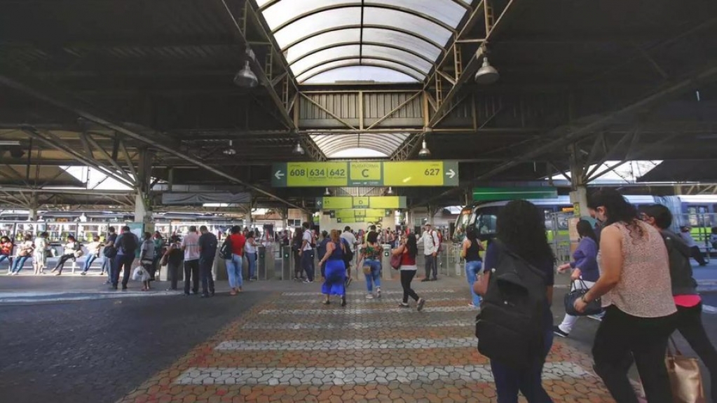 Seguranças do metrô são acusados de agredir homem em Belo Horizonte Seguranças do metrô são acusados de agredir homem em Belo Horizonte