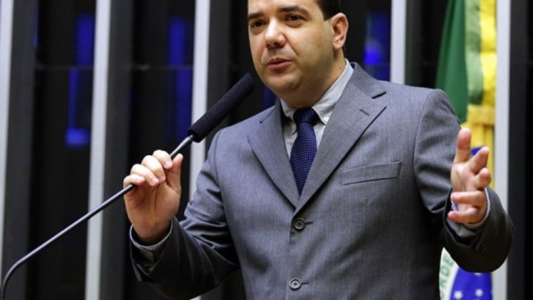Sargento Gurgel cita artigo de Nuno Vasconcellos em discurso na Câmara