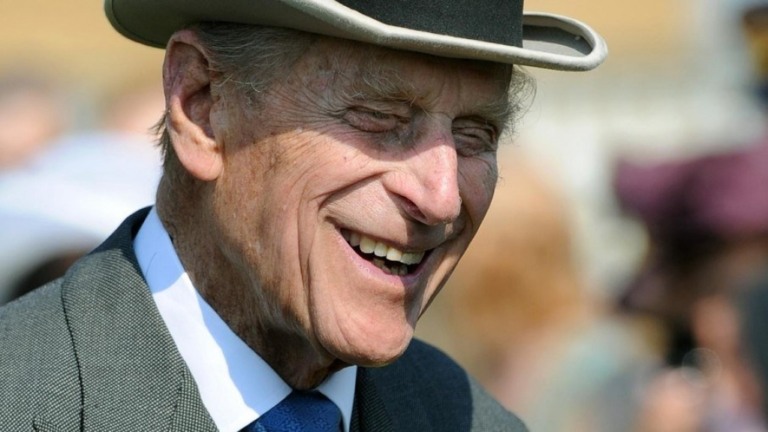 Bolsonaro presta condolências à rainha Elizabeth por morte do príncipe Philip