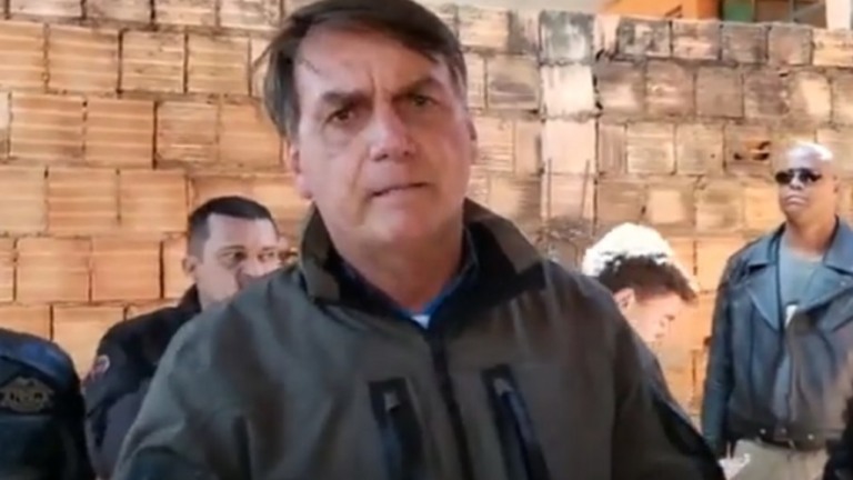 Bolsonaro chama Doria de 'patife' e critica STF por fechamento de igrejas