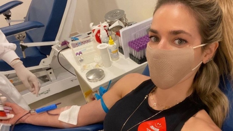 Monique Alfradique doa sangue para Paulo Gustavo: "Pouquinho de mim para você"