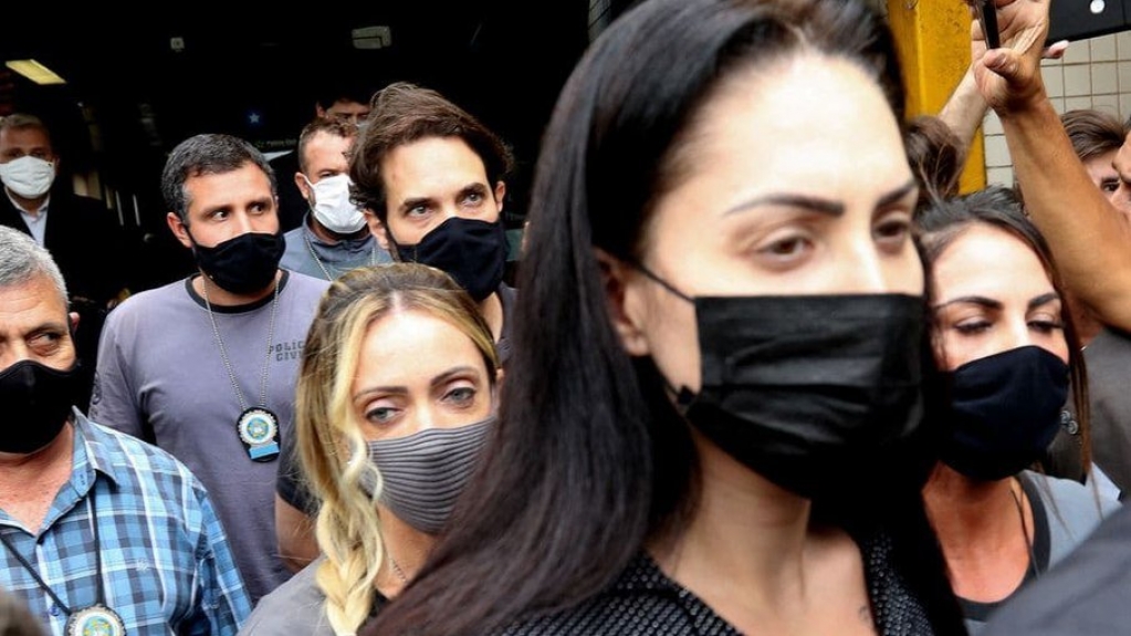 Caso Henry Borel: Monique foi recebida na cadeia aos gritos de "vai morrer" Caso Henry Borel: Monique foi recebida na cadeia aos gritos de "vai morrer"
