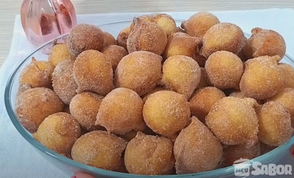 Com essa receita super fácil você vai fazer deliciosos bolinhos de chuva super rápido!