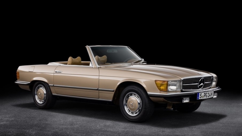 Primeiro Mercedes SL com motor V8 completa 50 anos de história