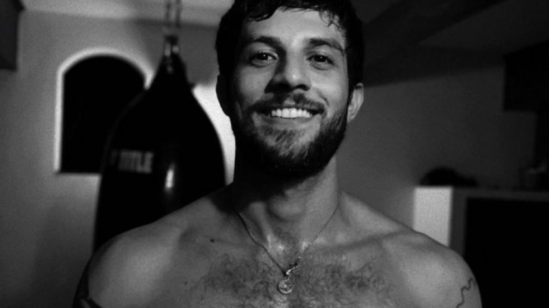 Chay Suede revela que papel em "Império" o fez perder dinheiro