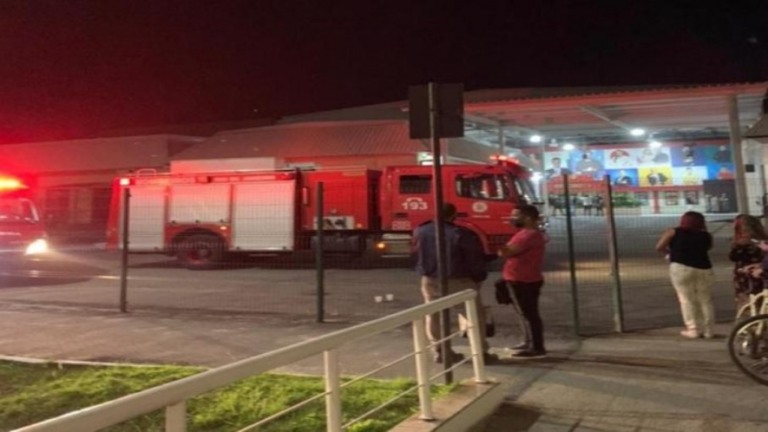 Teto desaba e gera pânico na redação da Record TV