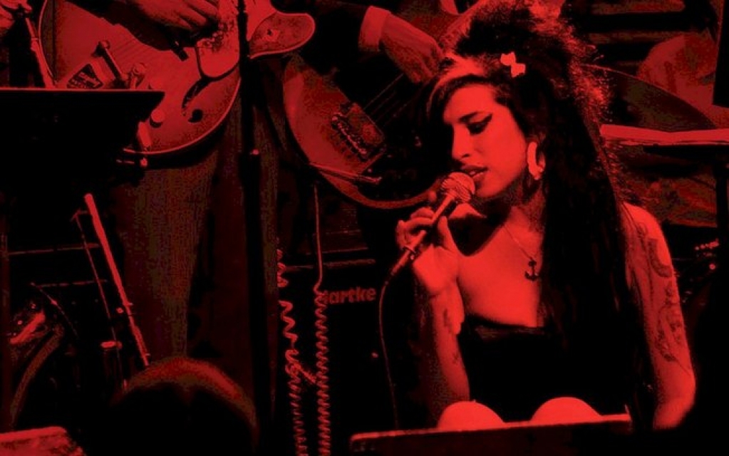 Amy Winehouse: gravadora disponibiliza três canções ao vivo Amy Winehouse: gravadora disponibiliza três canções ao vivo
