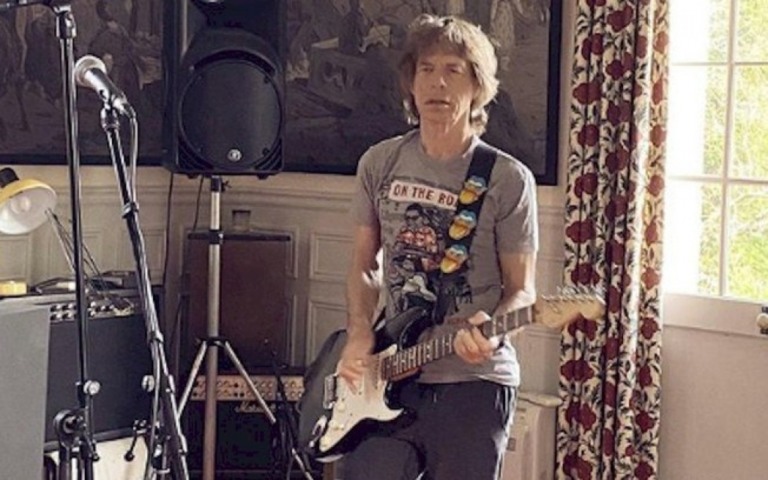 Mick Jagger diz que teve "sorte" ao enfrentar o isolamento social