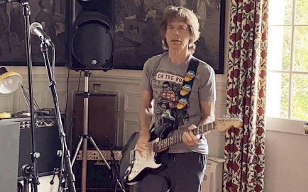 Mick Jagger diz que teve "sorte" ao enfrentar o isolamento social Mick Jagger diz que teve "sorte" ao enfrentar o isolamento social
