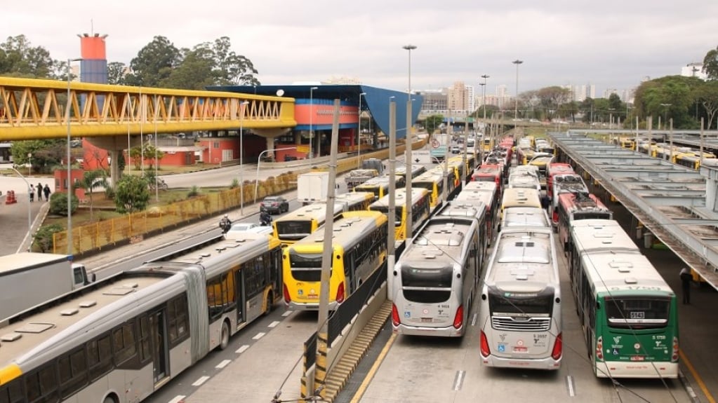 Sindicato de motoristas de ônibus ameaça entrar em greve nesta terça (20) em SP