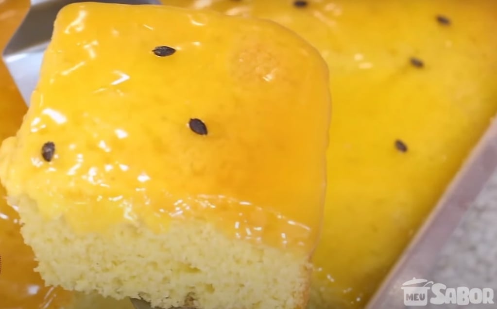 Bolo de maracujá sem glúten perfeito para servir com um chá ou cafezinho!