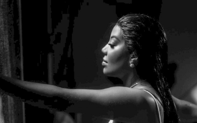 Ludmilla diz que o racismo a obrigou "afinar o nariz" para ser aceita