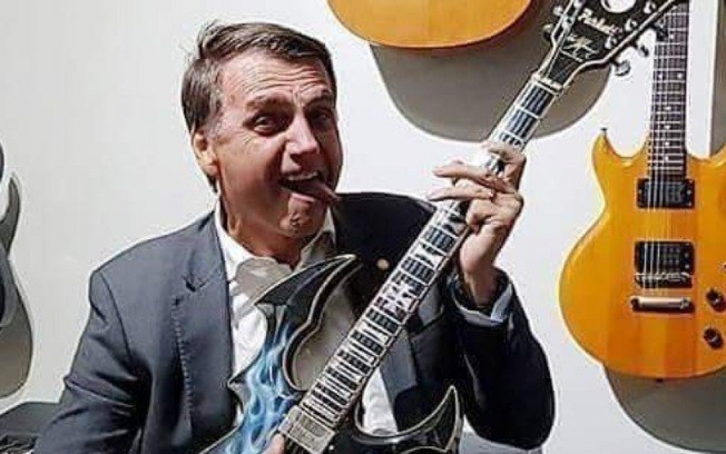 Bolsonaro aprova redução de tarifas sobre skates e instrumentos musicais