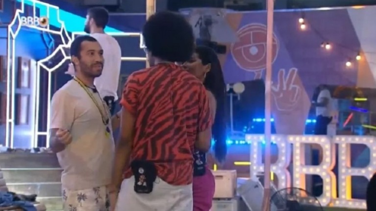 Gilberto confessa que já se masturbou no "BBB 21"