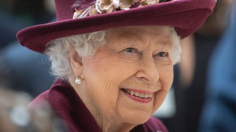 Rainha Elizabeth II vai deixar obrigações Reais após morte de Philip