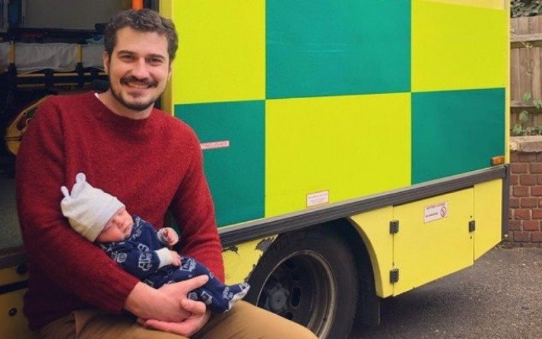 Filho de jornalista da Globo nasce em ambulância: "Foi surreal"