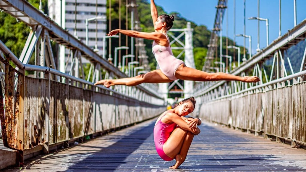 Bailarina e fotógrafo transformam pontos turísticos do litoral paulista em arte