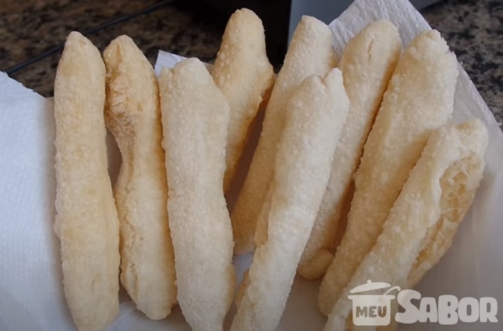 Biscoito de polvilho frito! Qual vovó nunca agradou os netinhos com essa maravilha?