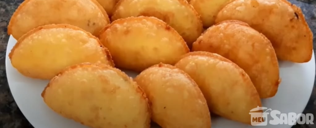 Receitas de deliciosos pastelzinho de Fubá fritos super crocantes e saborosos!