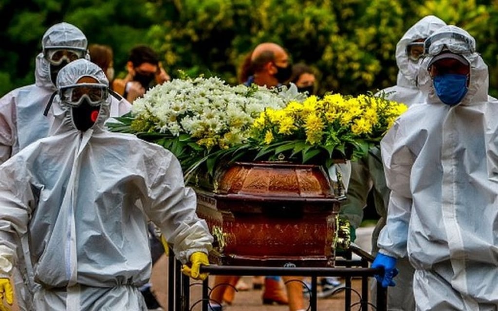 Covid-19: relaxar medidas aumenta risco de 3ª onda mais letal, dizem cientistas