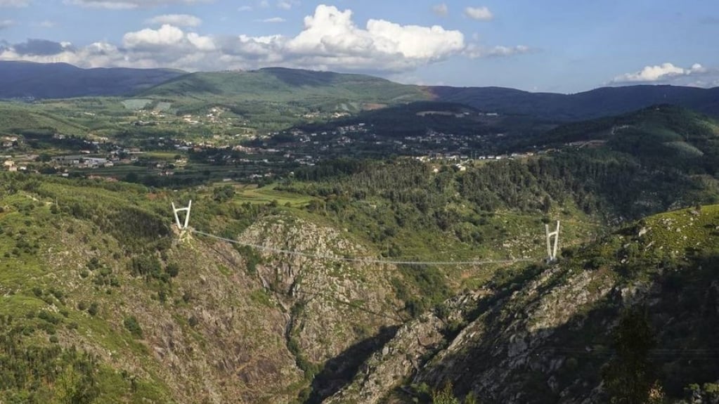 Portugal inaugura ponte suspensa de mais de 500 metros para pedestres