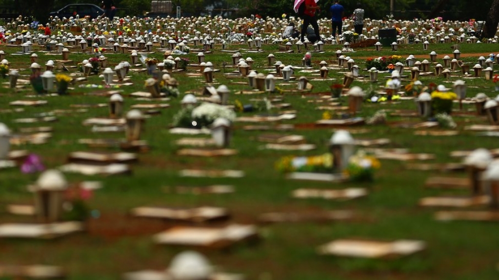 Com mais de 82 mil mortes, abril foi o mês mais letal da pandemia no Brasil