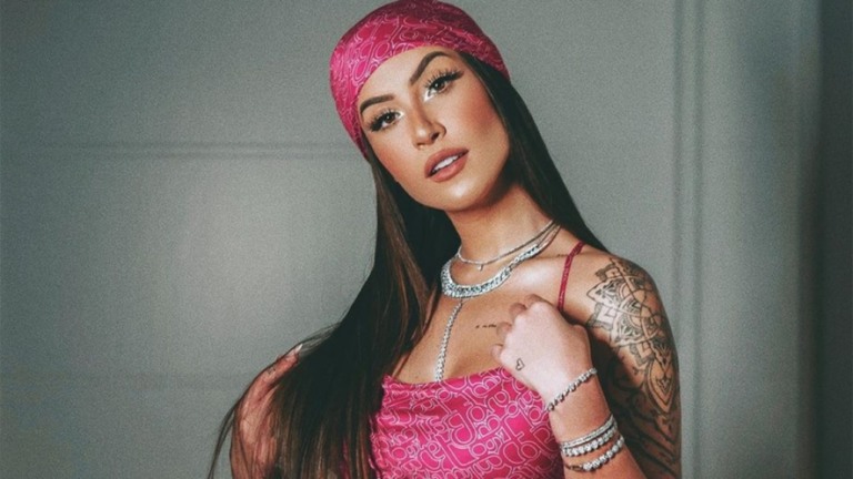 Bianca Andrade exibe barriga de 6 meses e fãs se derretem