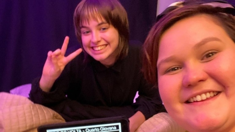 Rafaela Ferreira e Isabella Moreira reestreiam "Sigo de Volta" pelo YouTube