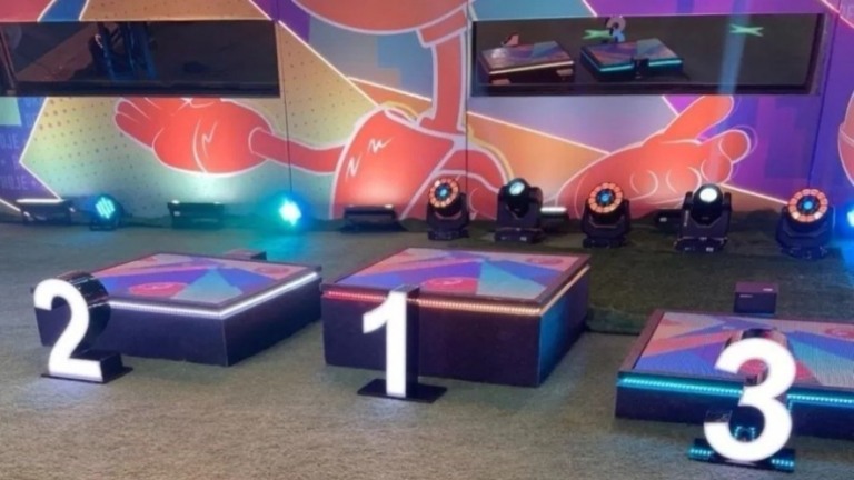 'BBB 21': Tiago Leifert divulga imagem do pódio para a grande final