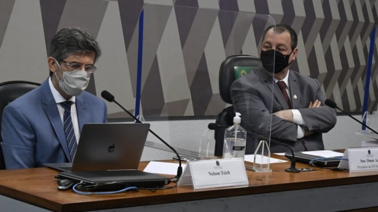 Aziz se irrita com respostas de Teich na CPI: "se você não lembra, fica difícil"