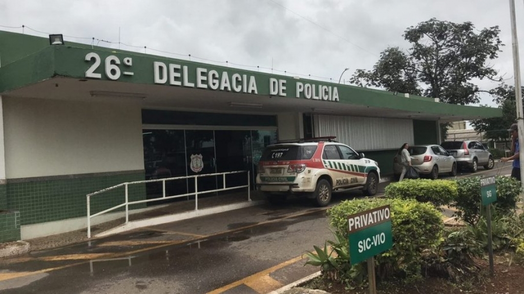 Casal é preso acusado de agredir e matar filha de 1 ano no Distrito Federal Casal é preso acusado de agredir e matar filha de 1 ano no Distrito Federal