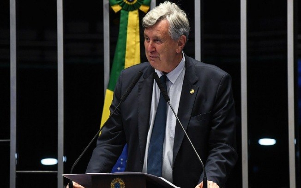 Senador governista tenta usar CPI da Covid para defender cloroquina Senador governista tenta usar CPI da Covid para defender cloroquina