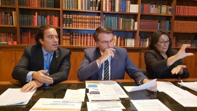 "Que mofe na cadeia", diz Bolsonaro sobre jovem autor de ataque a creche em SC