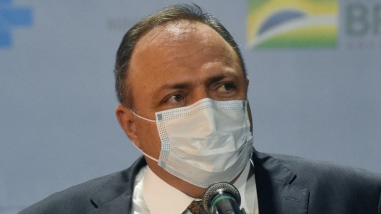 Senadores cogitam condução coercitiva de Pazuello após visita de Onyx