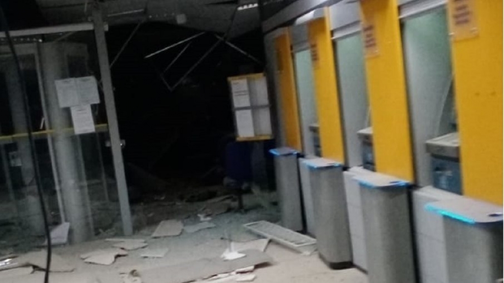 Quadrilha explode e rouba três agências bancárias em Correntina-BA