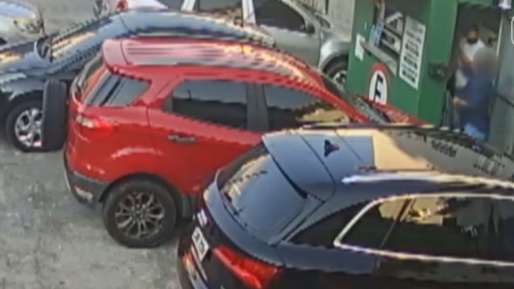 VÍDEO: manobrista é agredido ao pedir que cliente use máscara em Santos