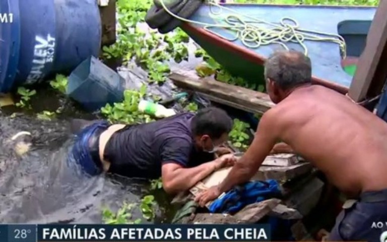 Equipe de jornalistas da Globo sofre acidente e despenca de ponte ao vivo
