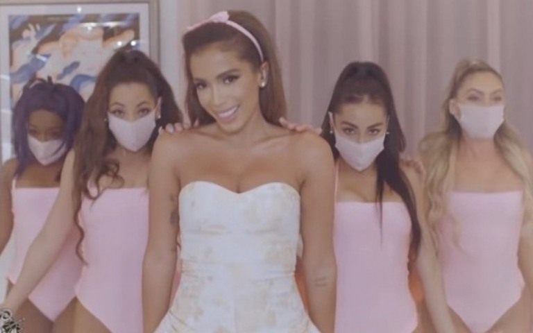 Anitta apresenta "Girl From Rio" no programa de Jimmy Kimmel