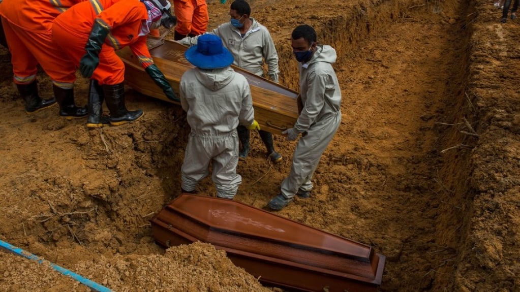 Quase 600 mil pessoas morreram de Covid-19 no Brasil, indica estudo