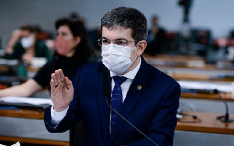 Randolfe Rodrigues pede que Pazuello apresente teste à CPI da Covid