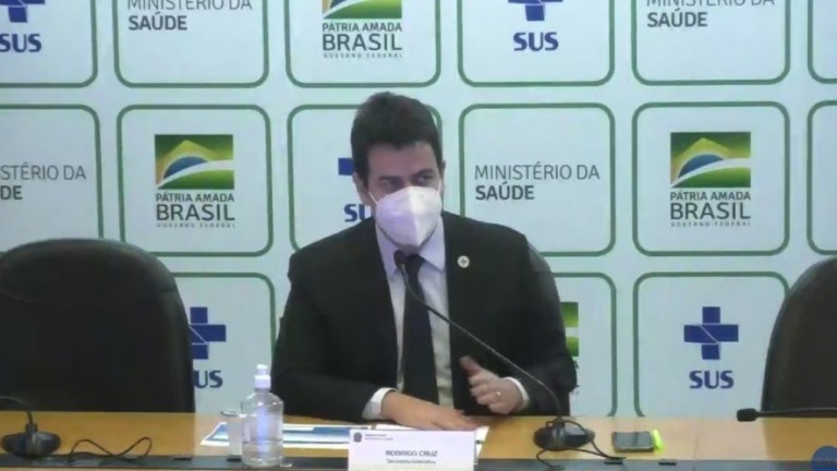 Novo contrato com a Pfizer deve ser assinado na semana que vem, diz governo