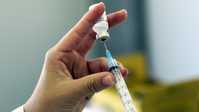Metade dos idosos não tomou segunda dose de vacina contra coronavírus