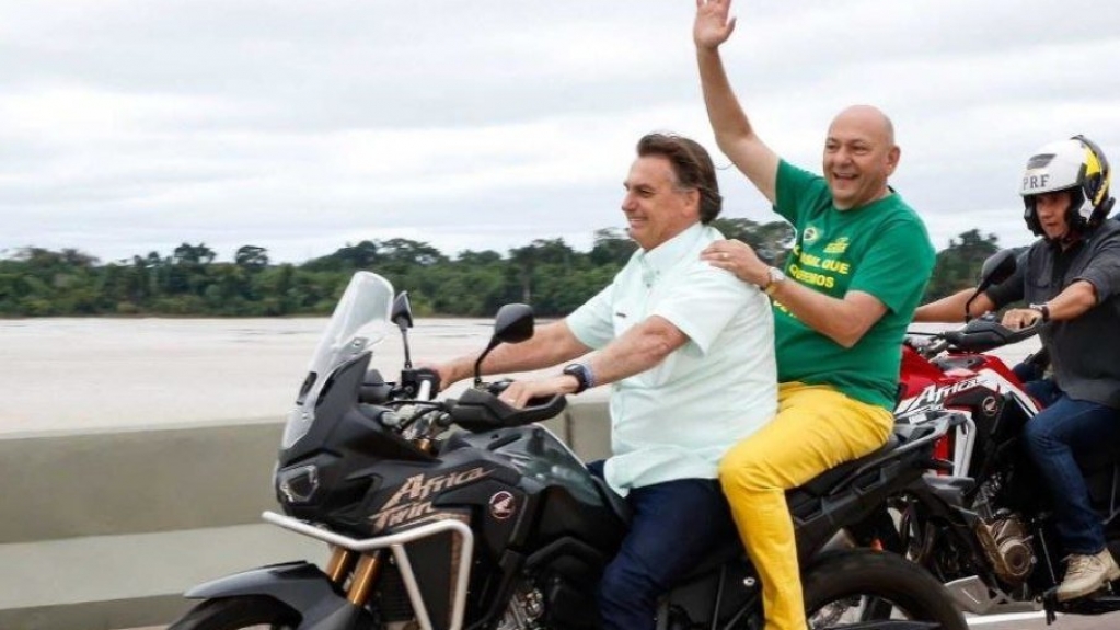 Bolsonaro comete duas infrações gravíssimas em passeio de motocicleta