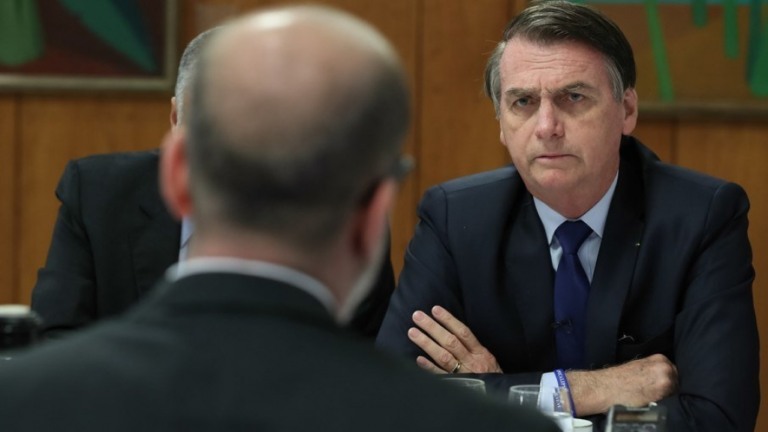 Bolsonaro alega que Aécio ganhou eleição em 2014, diz jornalista