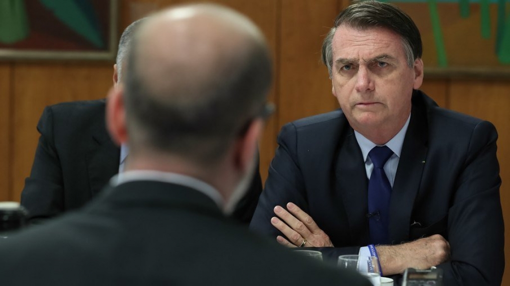 Bolsonaro alega que Aécio ganhou eleição em 2014, diz jornalista