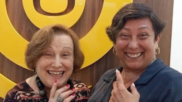 Beth Goulart conta que irmã responde bem ao tratamento para Covid-19